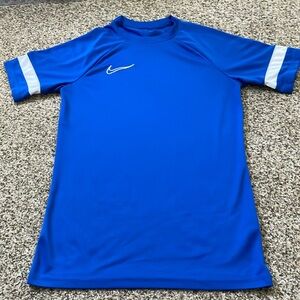 Nike dri fit short sleeve tee shirt men’s size S blue with white stripe sleeve